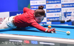 [ST포토] 차유람, 당구대에 몸을 얹고~