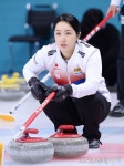 [ST포토] 스톤 바라보는 팀 킴 김경애