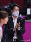 [ST포토] 박수치는 강성형 감독