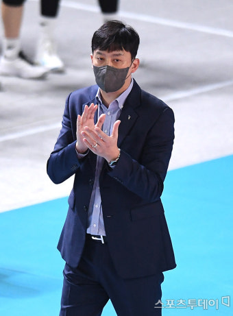 [ST포토] 이영택 감독 '잘하고 있어'