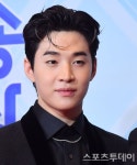 헨리, 친중 논란에 행동·말이 아닌 제 피가 불편하다면…