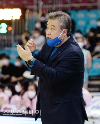 삼성생명, 임근배 감독과 2년 재계약…하상윤 코치 영입