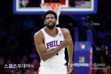 엠비드, NBA 첫 非 미국인 득점왕 등극…센터로는 22년 만