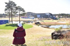 [ST포토] 갤러리 입장 허용에 골프장 찾은 갤러리