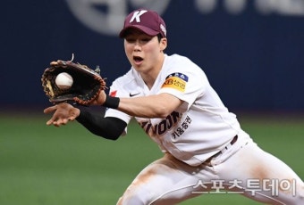 [ST포토] 김혜성 '제대로 받았어'