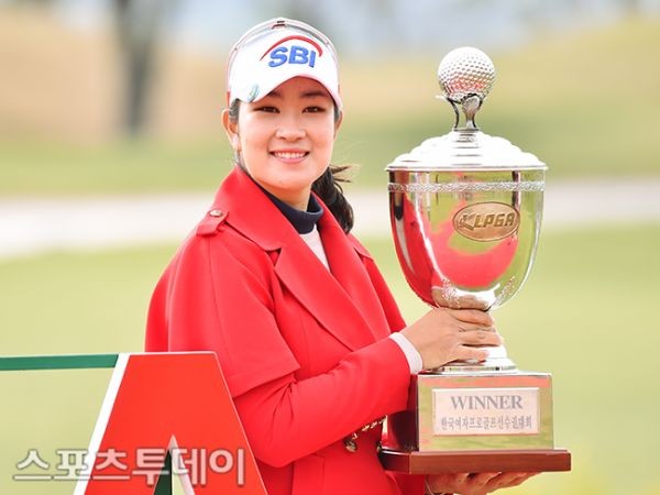 김아림, LPGA 투어 롯데 챔피언십에서 선두 달리며 눈길 (88자)