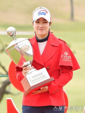 김아림 선수, LPGA 투어 롯데 챔피언십에서 단독 선두 차지!