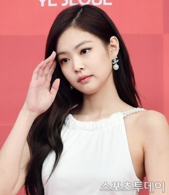 블랙핑크 제니, 걸그룹 개인 브랜드 평판 5월도 1위…2위 보나·3위 화사