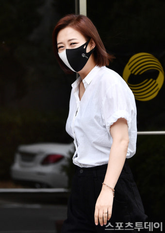 [ST포토] 장윤정, '열린음악회 출근하는 명품 가수'