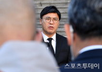 [ST포토] 추도사하는 김의철 사장