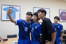 부산아이파크, 모교 방문 프로젝트 스쿨어택 론칭…박세진 방문
