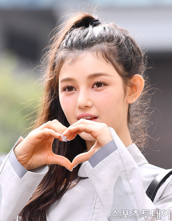 [ST포토] 뉴진스 다니엘, '사랑해~'
