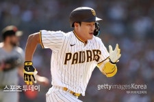 김하성 MLB 첫 10홈런…SD, STL 꺾고 5-0 승리