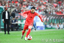 '손흥민 헤더 선제골' 한국, 카메룬에 1-0 리드