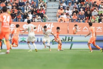제주, '1무 2패 열세' 강원 누르고 ACL 진출 노린다