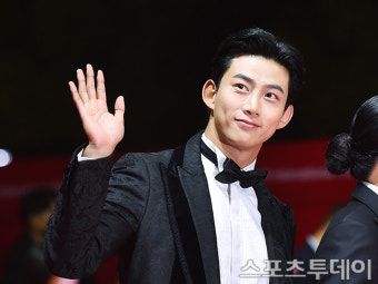 [ST포토] 옥택연 '레드카펫 밝히는 비주얼'