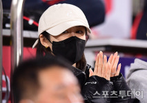 [ST포토] 지연 'KT의 승리를 응원합니다'