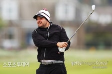 유라인, LIV 골프 7차대회 2R서 단독 선두 도약