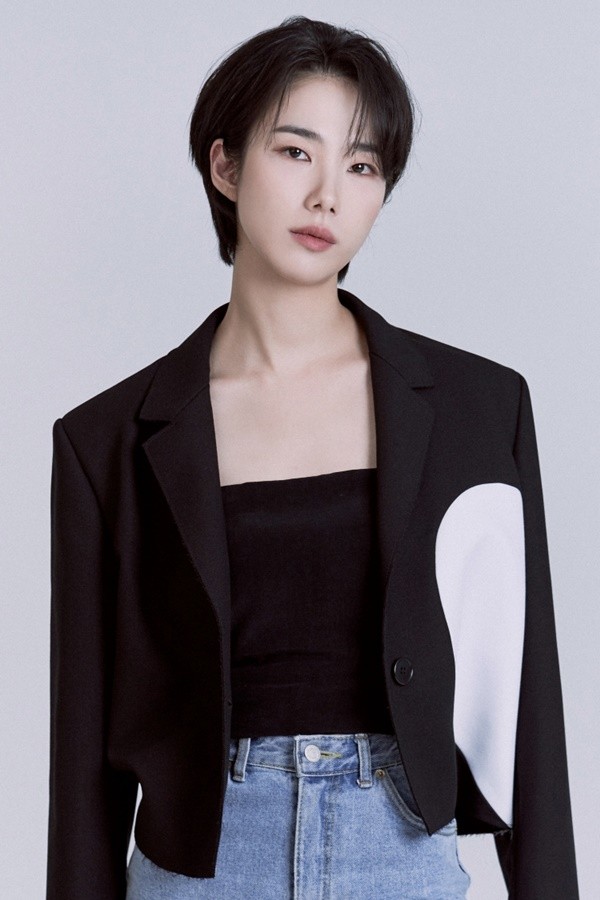 51K 소속 아티스트들, 매거진 싱글즈와 함께한 화보 공개!