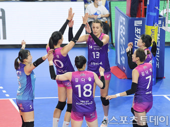 '김연경·이주아 펄펄' 흥국생명, KGC인삼공사 꺾고 5연승 질주