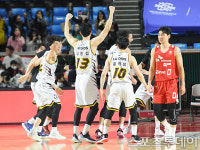 [ST포토] 창원LG, 서울SK 75-72 승