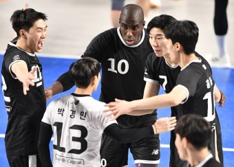 '오레올 22점' 현대캐피탈, 대한항공에 역전승…대한항공 4연패 수렁