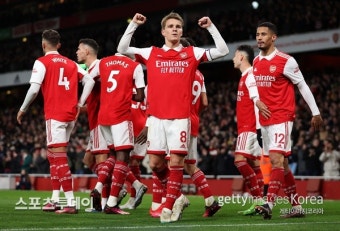 'EPL 선두' 아스널, 에버턴에 4-0 완승…맨시티와 5점 차