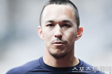 [ST포토] 훈련 후 인터뷰하는 토미 현수 에드먼