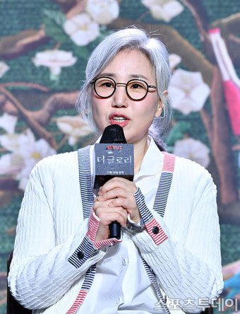 '더 글로리' 제작사 대표·김은숙 작가, 구룡마을 화재 복구에 4천만원 기부
