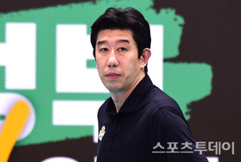 [ST포토] 지켜보는 후인정 감독