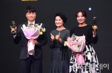 [ST포토] 윤재연 구단주 '강민구-스롱 피아비 축하해요'