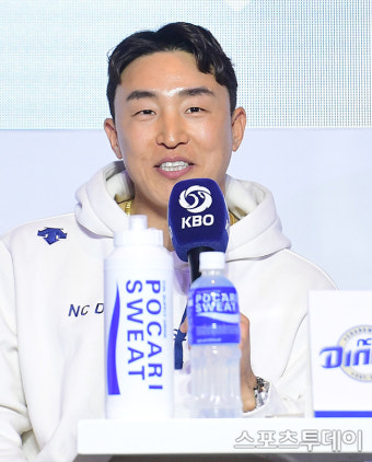 [ST포토] 손아섭, 미소와 함께 답변