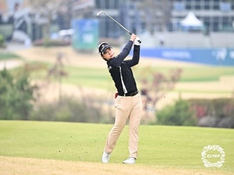 '디펜딩 챔프' 박지영, 메디힐·한국일보 3R 선두 도약…박민지·박현경 2위