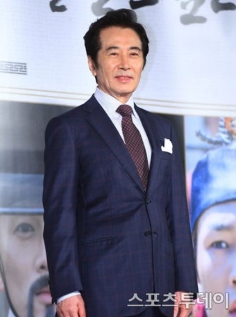 백윤식, 前연인 에세이 출판 금지 일부 승소…