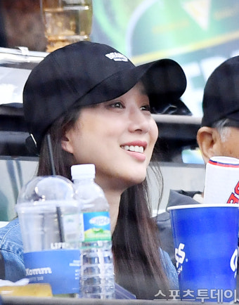 [ST포토] 정려원, '잠실야구장 찾은 두산팬'