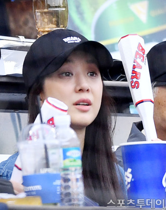 [ST포토] 정려원, '두산 응원중~'