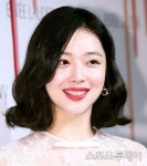 인기 무섭기도 故 설리 유작 페르소나2, 韓에서 볼까 [ST이슈]