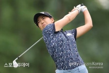 '버디만 5개' 신지은, 단독 2위 도약…고진영 공동 6위