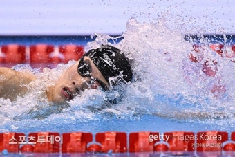 황선우, 자유형 100m 준결승 9위…0.02초 차로 결승 진출 실패