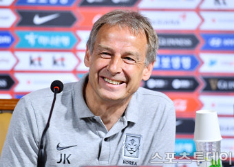 '123년 역사상 첫 감독 경질' 독일, 차기 사령탑 후보에 '클린스만도 포함'