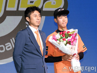 '장충고 특급 좌완' 황준서, 2024 KBO 신인 드래프트 전체 1위로 '한화'행