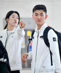 [ST포토] AG 출국 준비하는 소채원과 김제덕