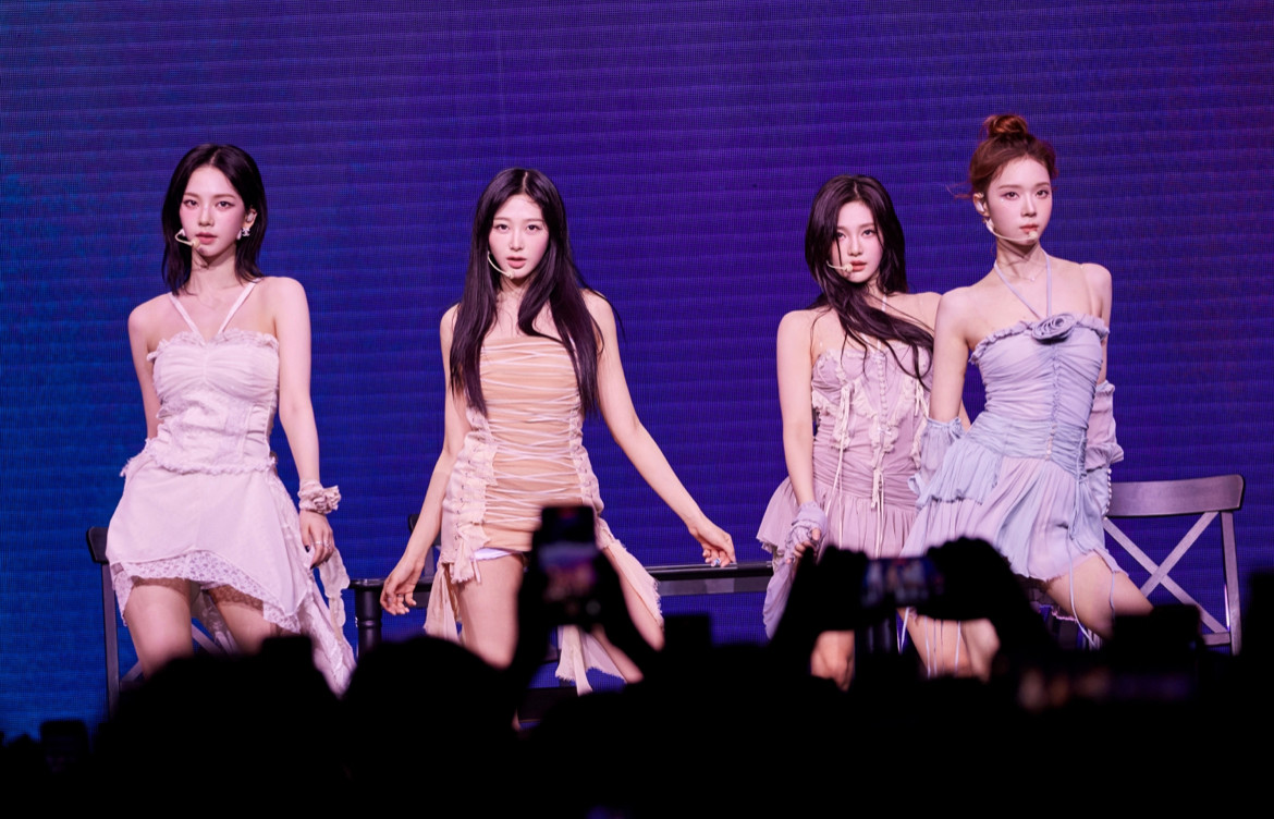 에스파, SYNKPARALLEL LINE 월드투어 성공적 마무리...열정적인 무대와 다채로운 음악으로 팬들 사로잡아