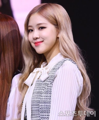 블랙핑크 로제, 美 음반사와 미팅 포착…YG 떠나나
