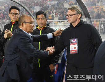 [ST포토] 박항서-트루시에 '전현직 베트남 축구 대표팀 감독들의 만남'