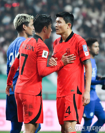 [ST포토] 인사 나누는 손흥민과 김민재