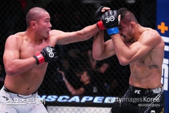박준용, UFC 5연승 도전 실패…박현성 옥타곤 데뷔전 TKO승