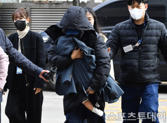[ST포토] 구속심사 출석하는 고 이선균 협박한 A씨