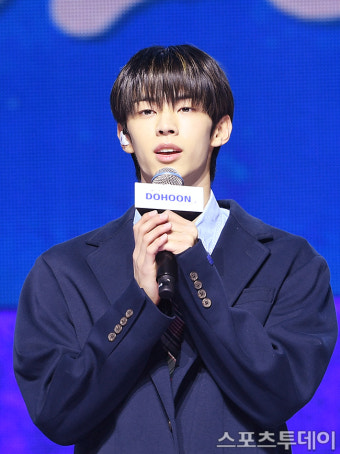 [ST포토] 투어스 도훈, '데뷔 했어요'