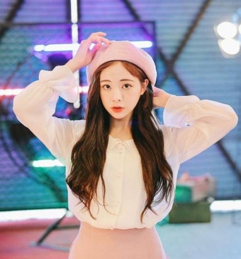 오마이걸 출신 진이, 카리나 조롱 논란에 